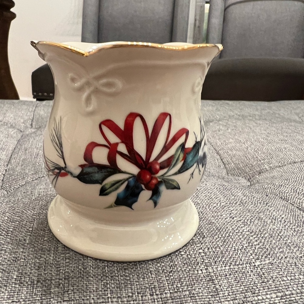 Vintage Lenox Winter Greetings Small Scallop Vase, Catherine McClung Holiday,Bea